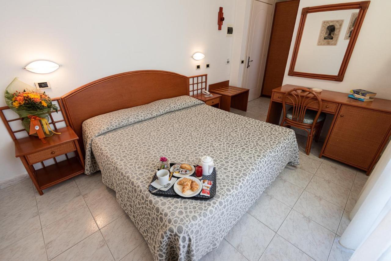 Hotel Il Delfino San Vincenzo Exteriör bild