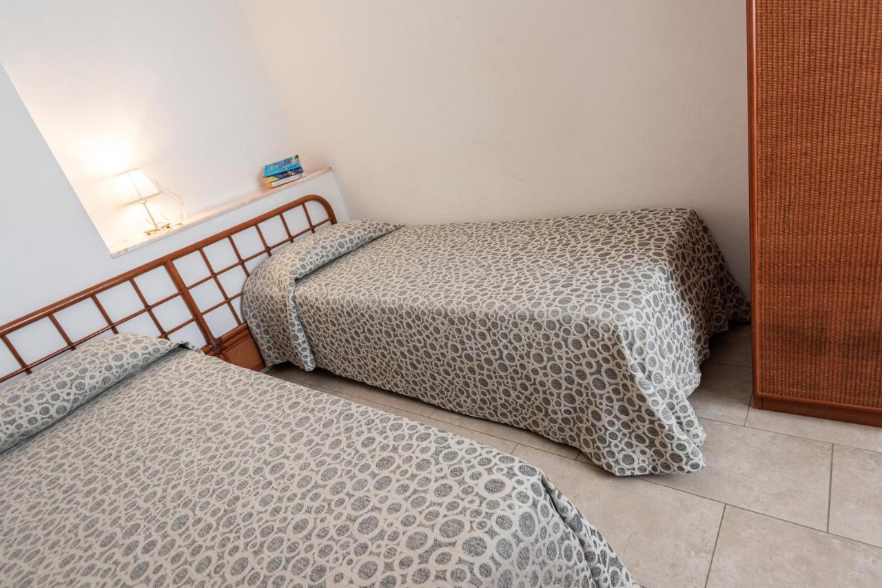 Hotel Il Delfino San Vincenzo Exteriör bild