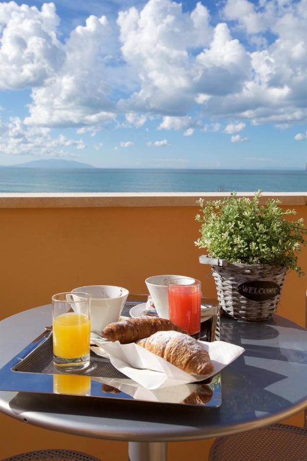 Hotel Il Delfino San Vincenzo Exteriör bild
