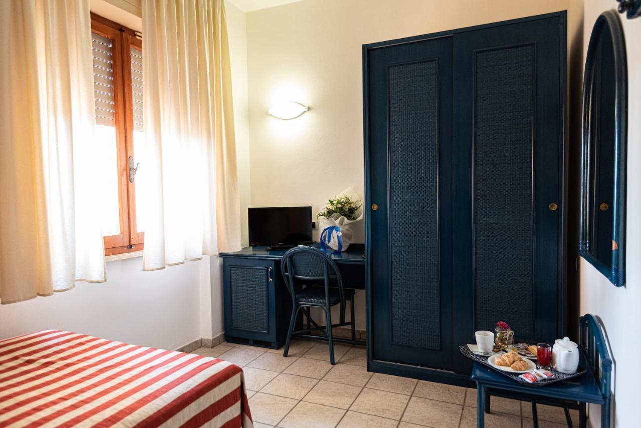 Hotel Il Delfino San Vincenzo Exteriör bild