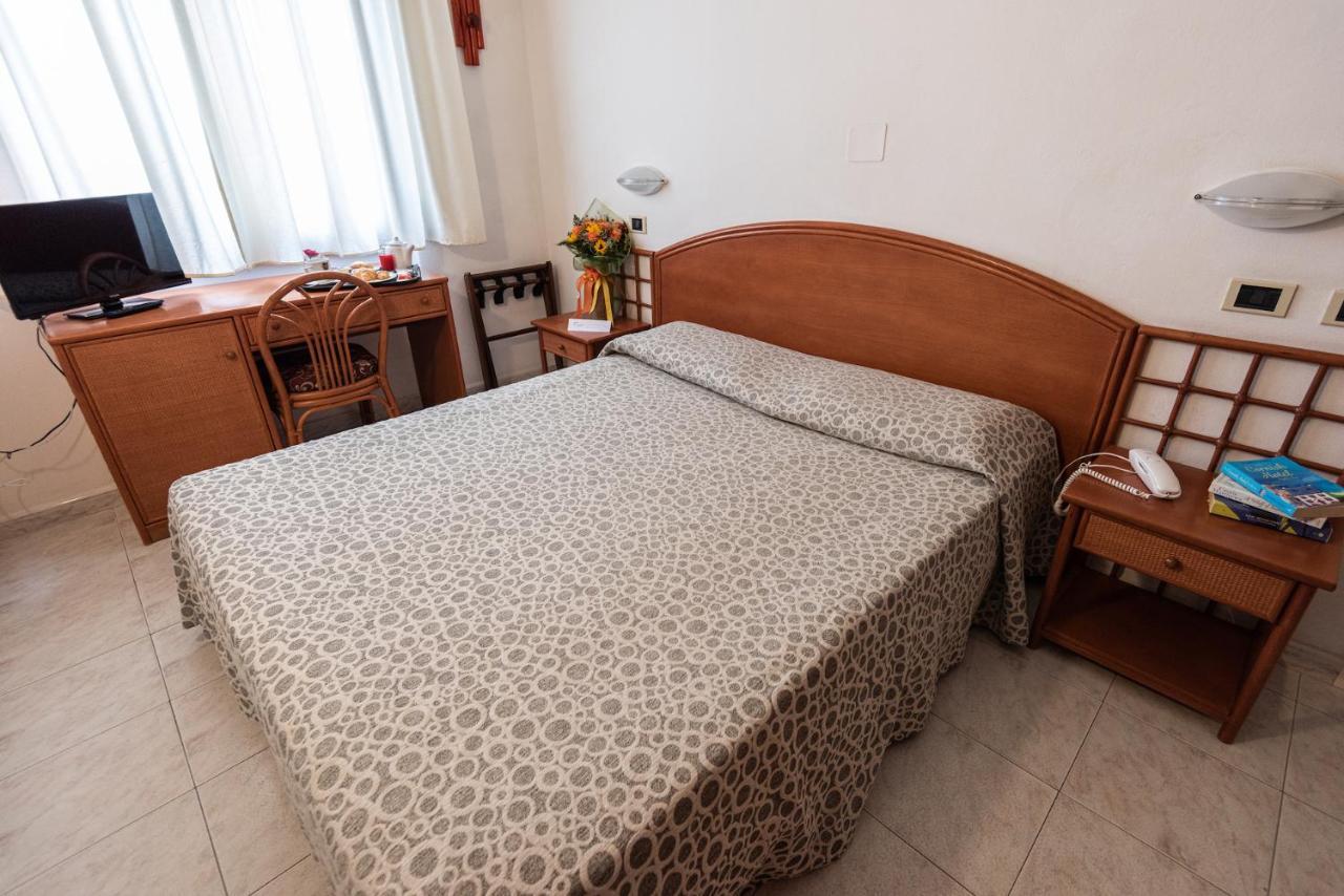 Hotel Il Delfino San Vincenzo Exteriör bild