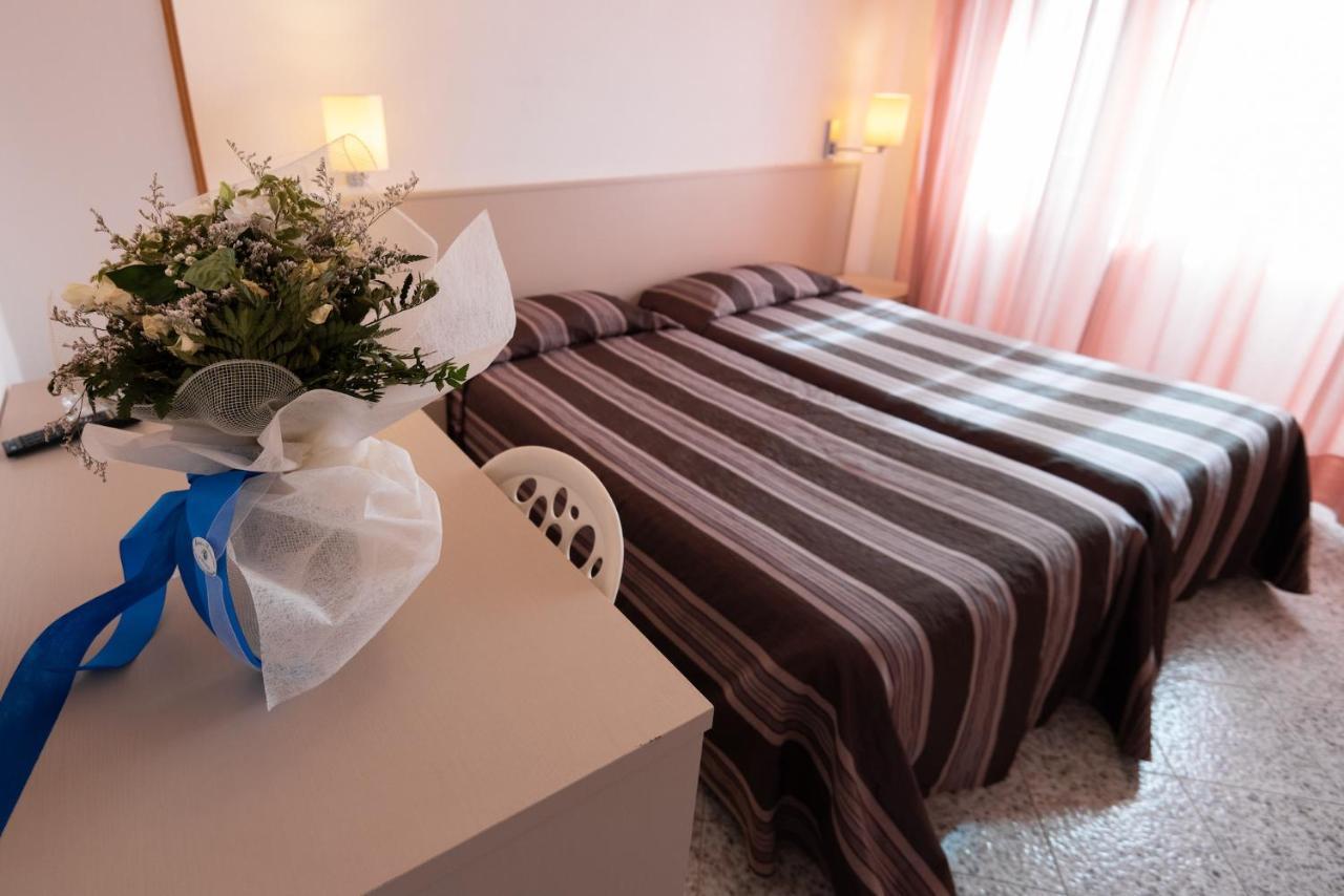 Hotel Il Delfino San Vincenzo Exteriör bild