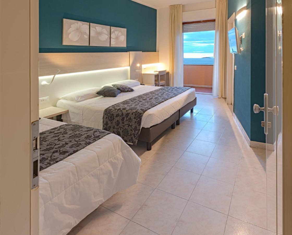 Hotel Il Delfino San Vincenzo Exteriör bild