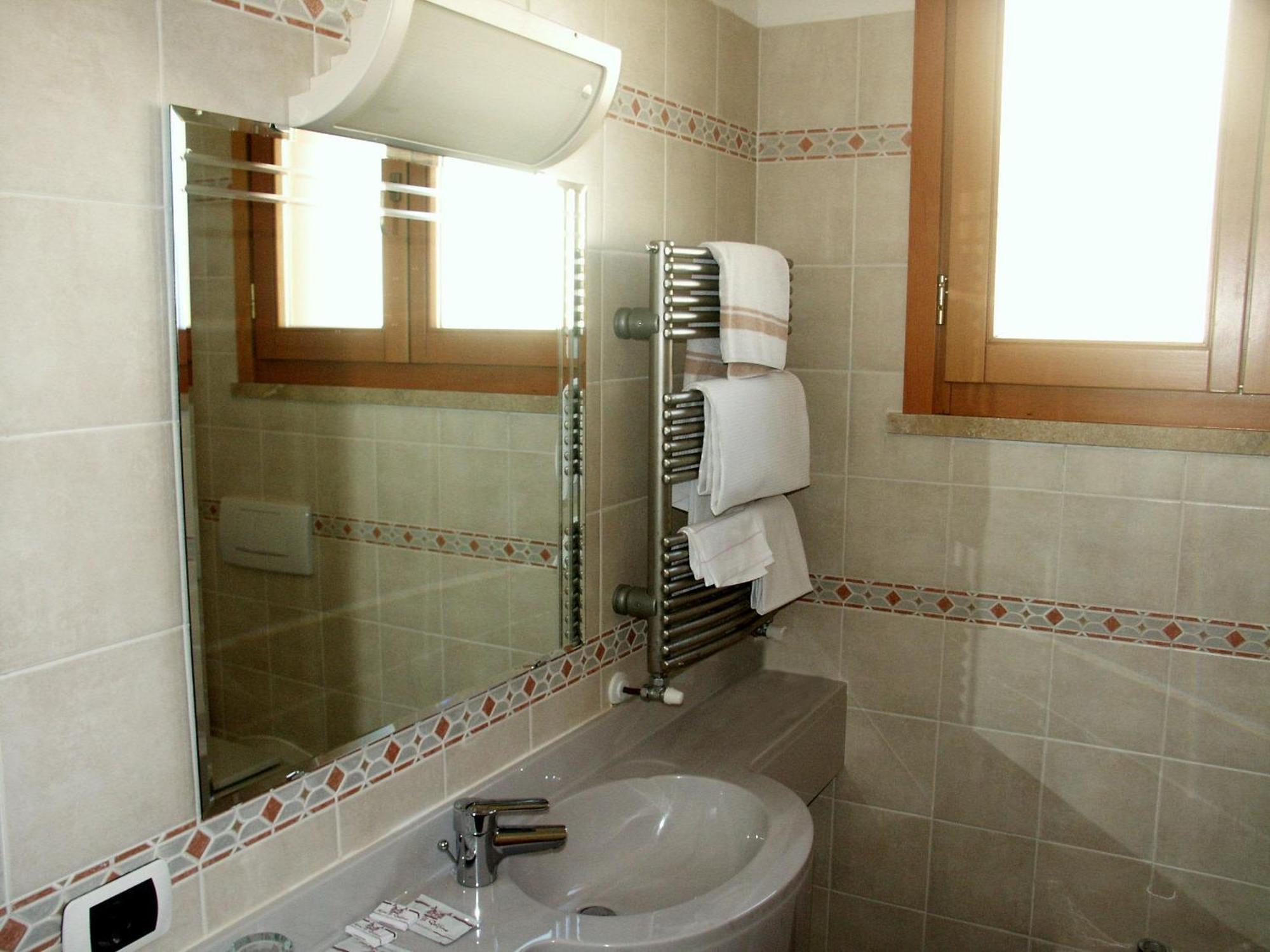 Hotel Il Delfino San Vincenzo Exteriör bild