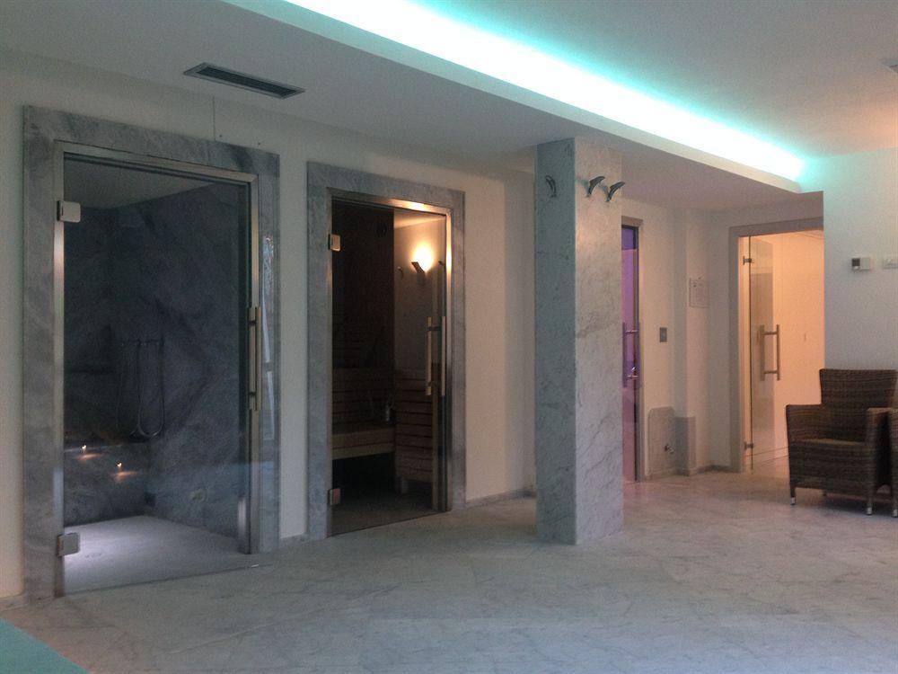 Hotel Il Delfino San Vincenzo Exteriör bild