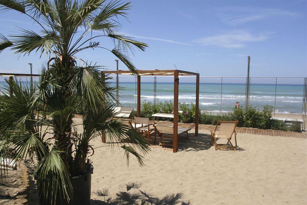Hotel Il Delfino San Vincenzo Exteriör bild