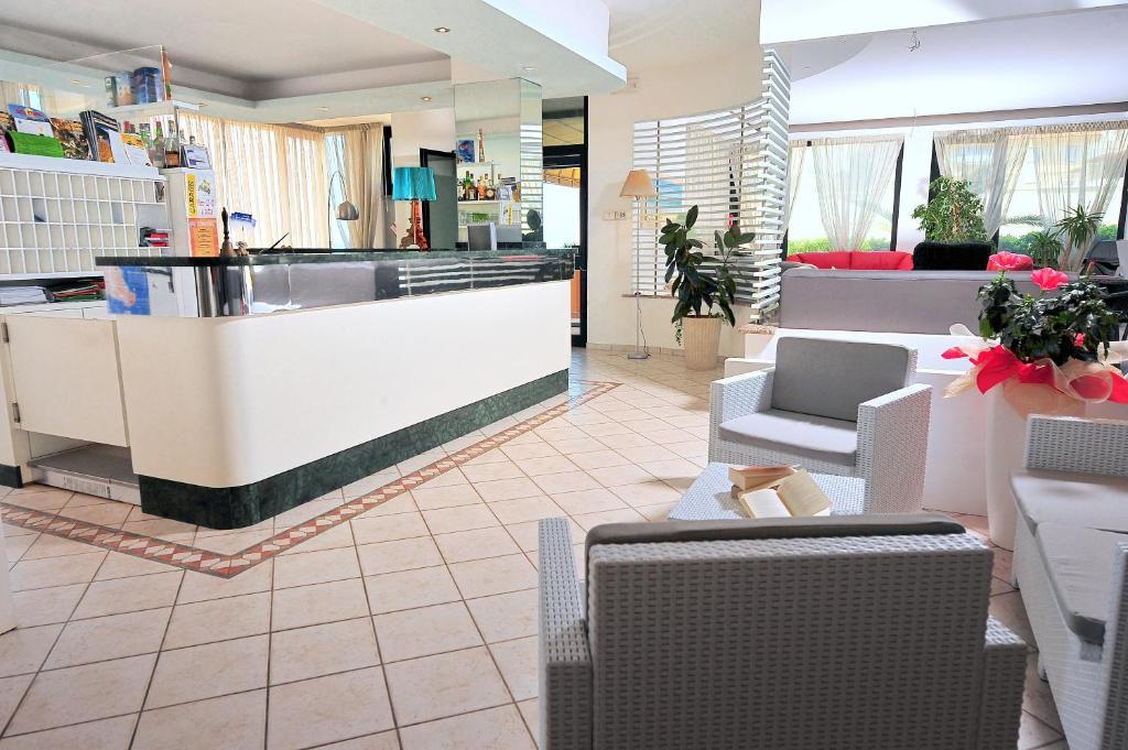 Hotel Il Delfino San Vincenzo Exteriör bild