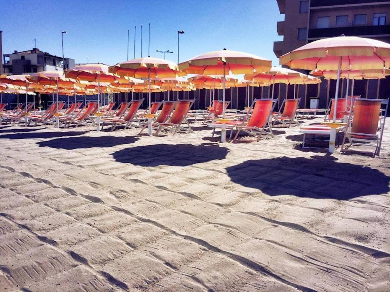Hotel Il Delfino San Vincenzo Exteriör bild