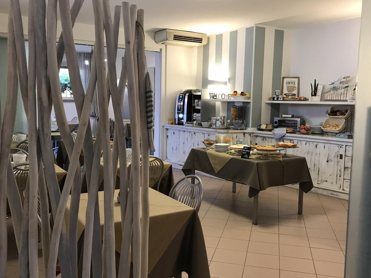 Hotel Il Delfino San Vincenzo Exteriör bild
