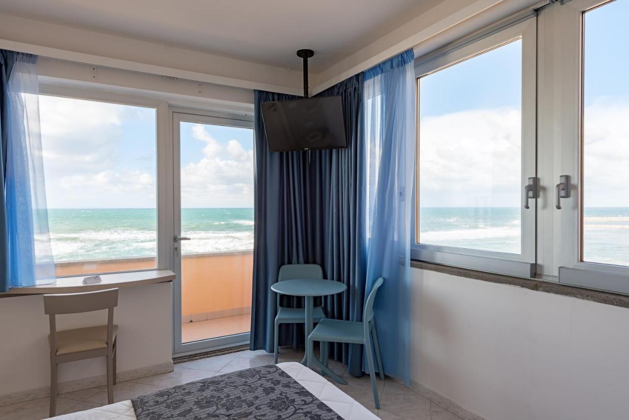 Hotel Il Delfino San Vincenzo Exteriör bild